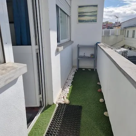 Cama Individual Em Quarto Partilhado Com Ar Condicionado E Varanda Perto Da Praia