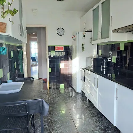 Accommodatie bij particulieren Cama Individual Em Quarto Partilhado Com Ar Condicionado E Varanda Perto Da Praia Costa de Caparica
