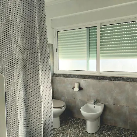 Cama Individual Em Quarto Partilhado Com Ar Condicionado E Varanda Perto Da Praia